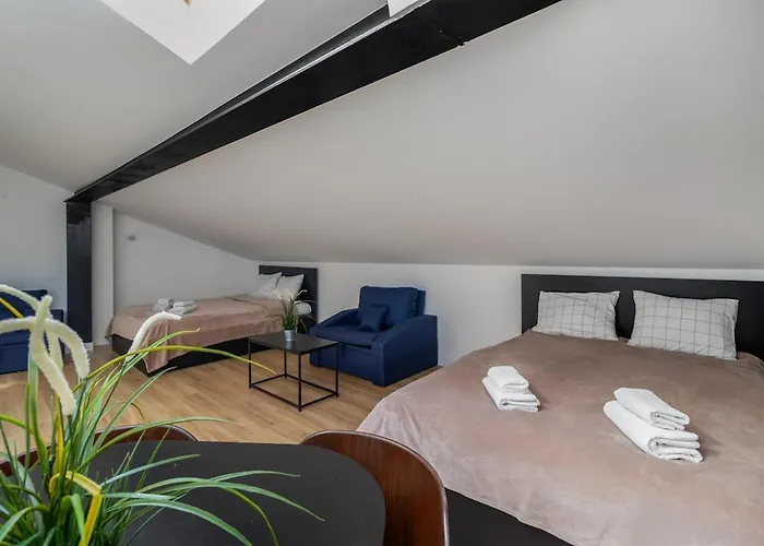 Close-golden Waw - Old Town - Marcinkowskiego #5 * ורשה