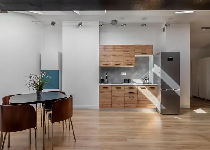 Close-golden Waw - Old Town - Marcinkowskiego #5 *